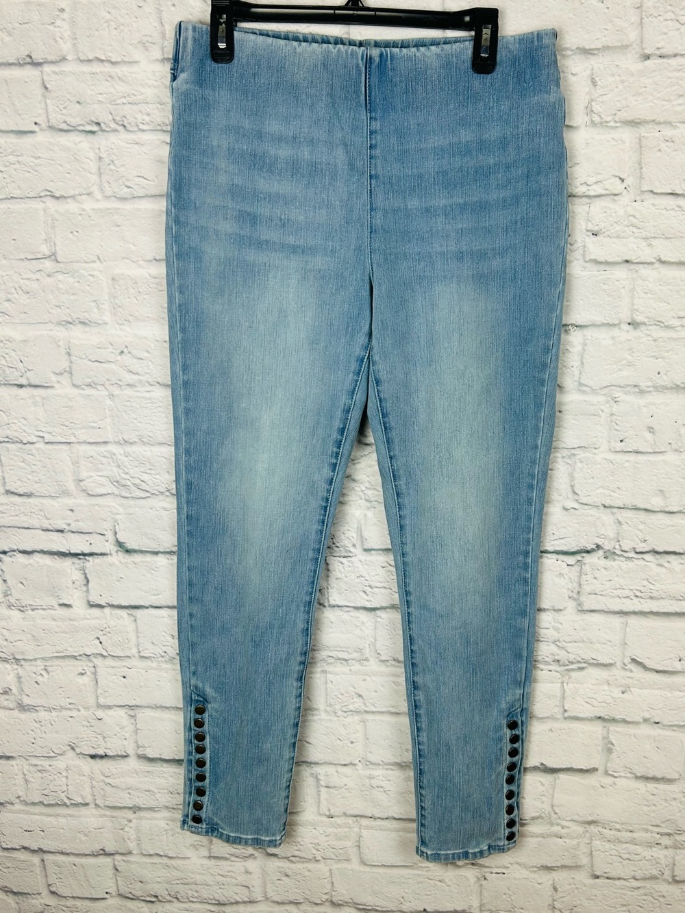 Soft Surroundings Light Wash Pull On Skinny Jeans Size M Ankle Snap Hem Stretch